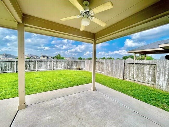 Building Photo - 21510 Sierra Long Dr