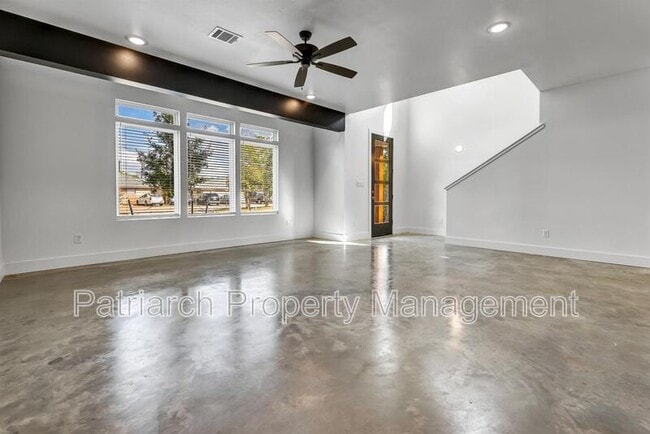 Building Photo - 214 Lynn Dr