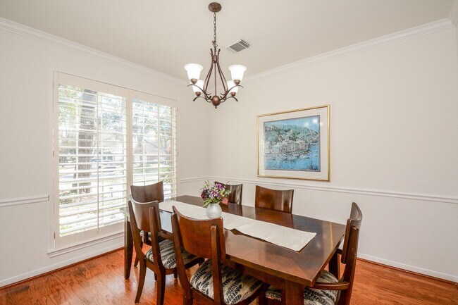 Building Photo - 14 Guinevere Pl