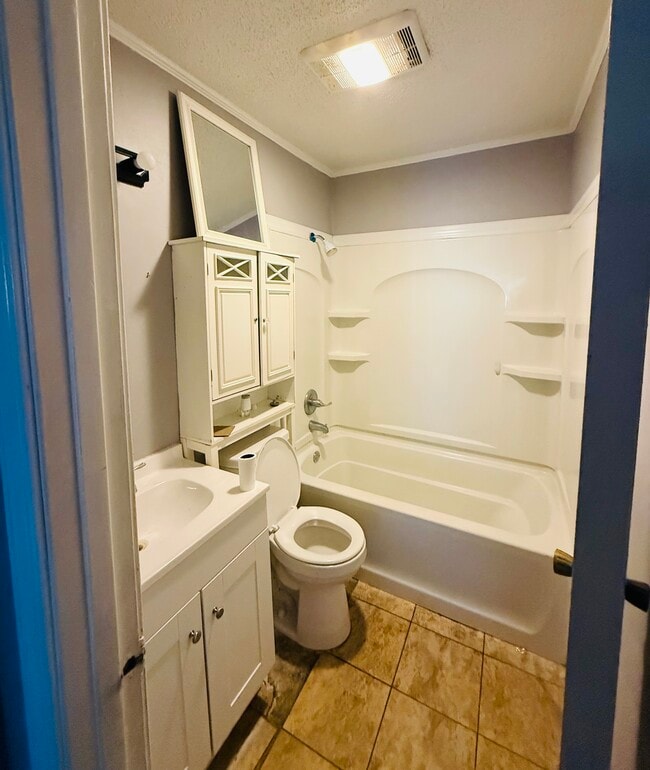 Building Photo - 3128 Club House Rd