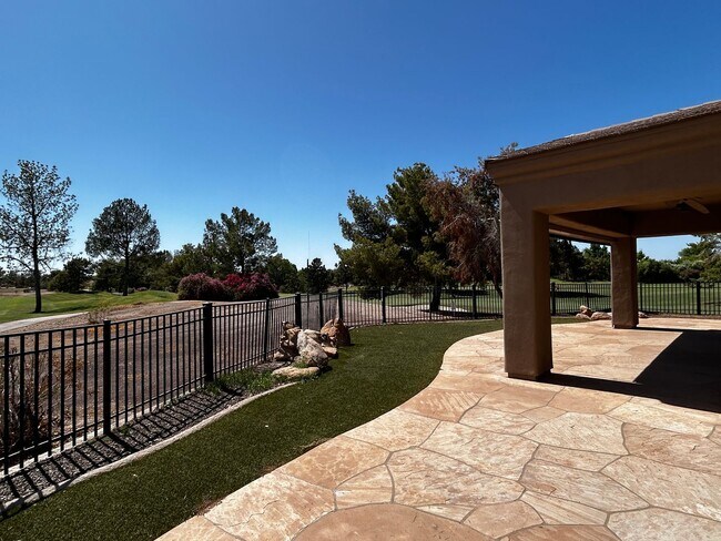 Building Photo - On GOLF COURSE LOT - 3 Bed/3Bath GATED Com...