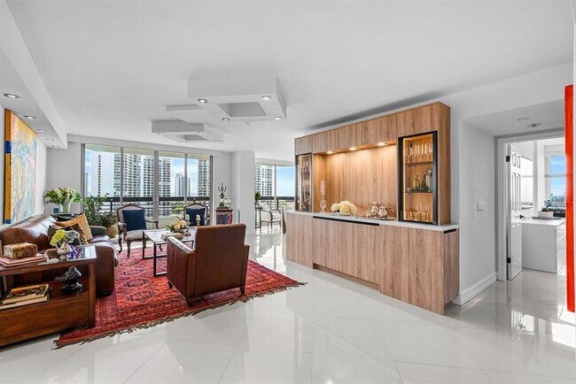 Building Photo - 3500 Mystic Pointe Dr