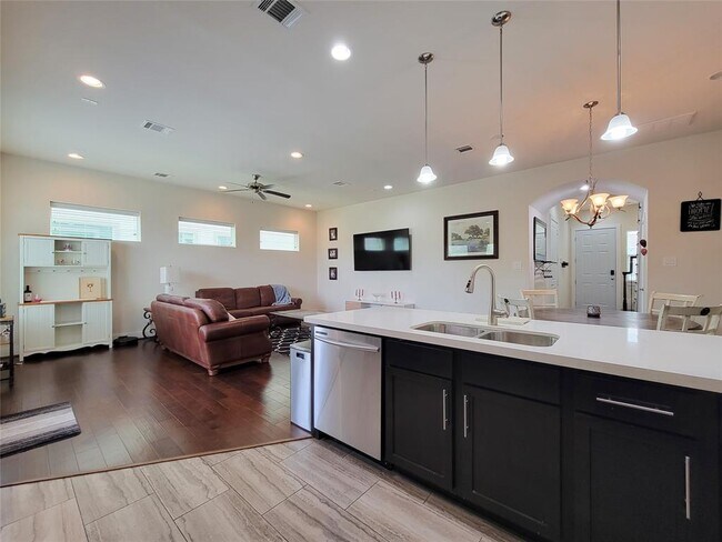 Building Photo - 1842 Parana Dr