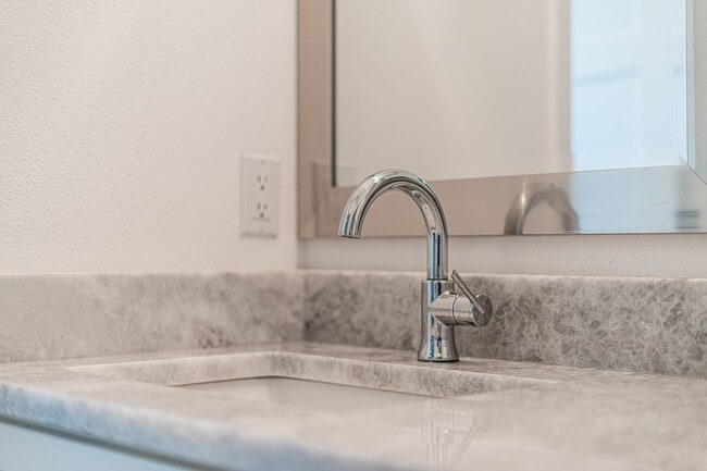 Building Photo - Beautiful 3/3 Pool Home in Gated Community W/ Lake Access