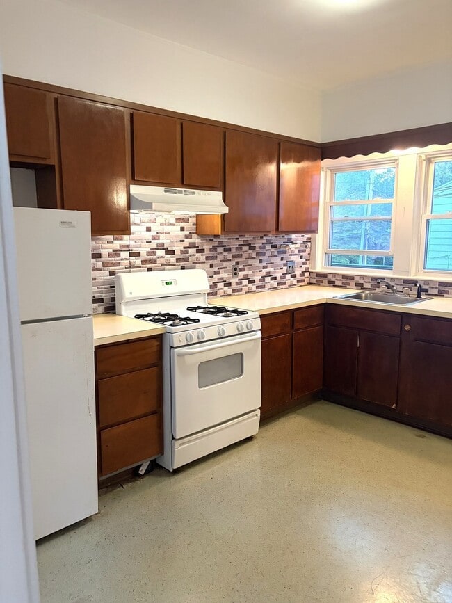 Building Photo - 40 Paul Revere Rd