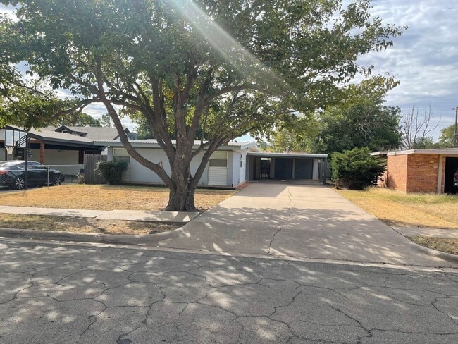 Primary Photo - Cute House