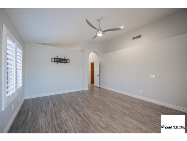 Building Photo - Stylish 3/2 Tempe House with Poolside Bliss!