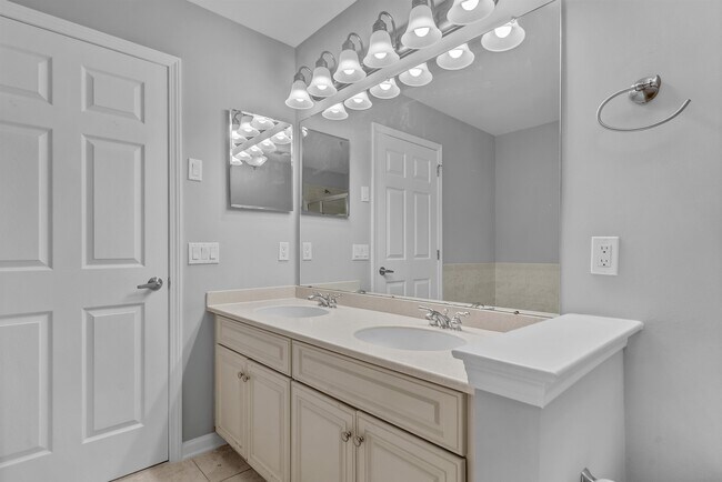 Building Photo - 40 Lydia Dr