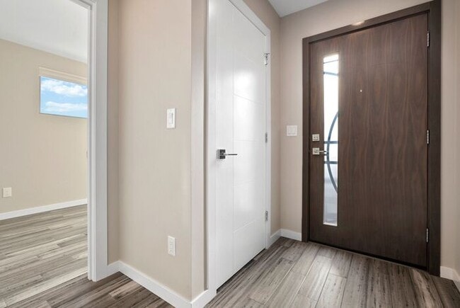 Building Photo - Elegant Mt. Baker End Unit Townhome with AIR CONDITIONING