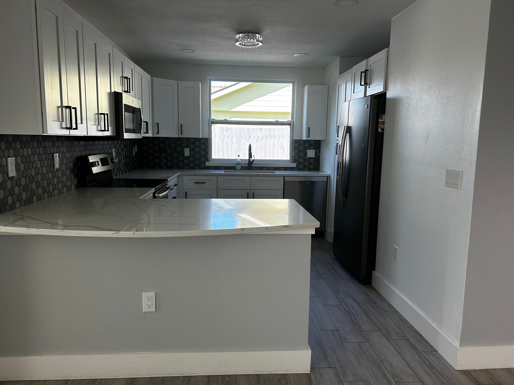 Building Photo - 3024 Woodpine Cir