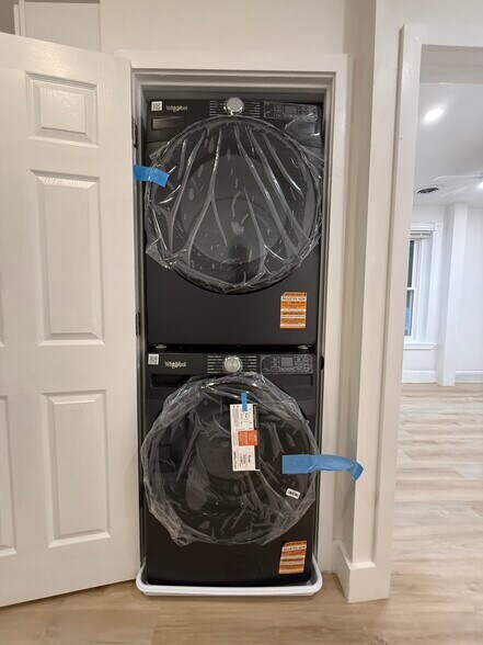 Full Size Washer and Dryer - 5211 Ridge Ave