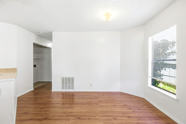 Building Photo - 6730 Spring Front Dr