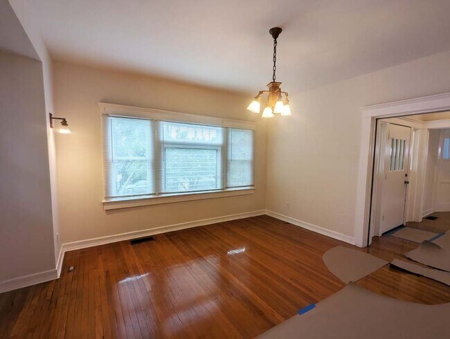 Building Photo - 1421 Kellam Ave