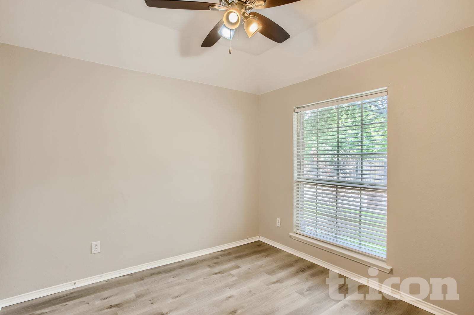 Building Photo - 2075 Crestlake Dr