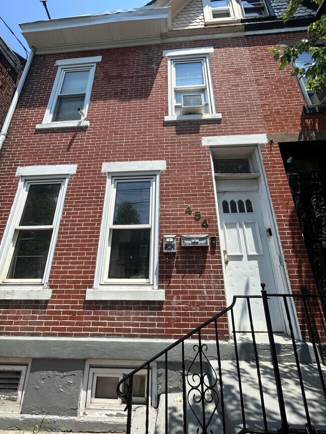 Building Photo - 454 W Hanover St