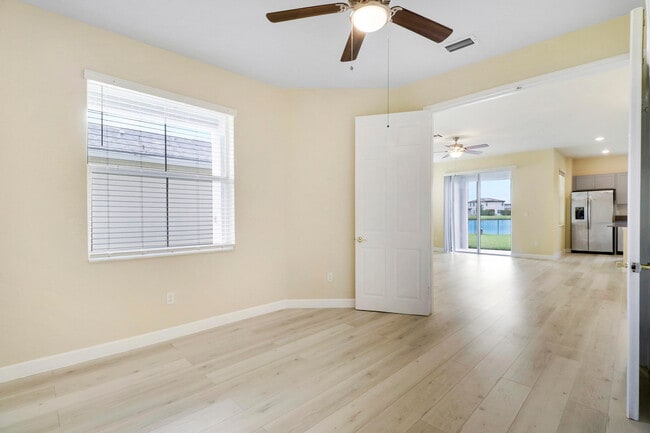 Building Photo - 8292 NW Greenbank Cir