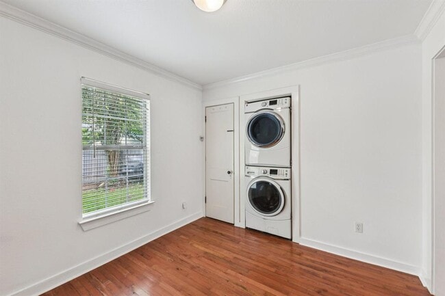 Building Photo - 903 Chote Ave