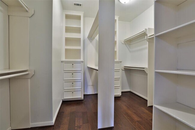 Building Photo - 1818 Brookchester Dr