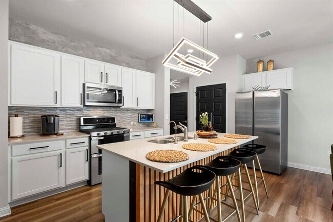 Building Photo - 8013 Mellencamp Dr
