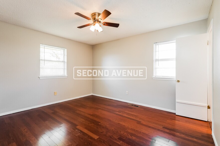 Building Photo - 2412 Crystal Dr