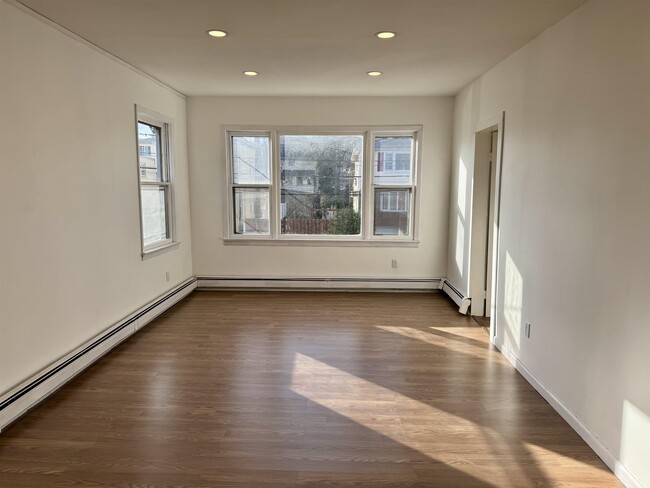 Building Photo - 510 Chestnut St