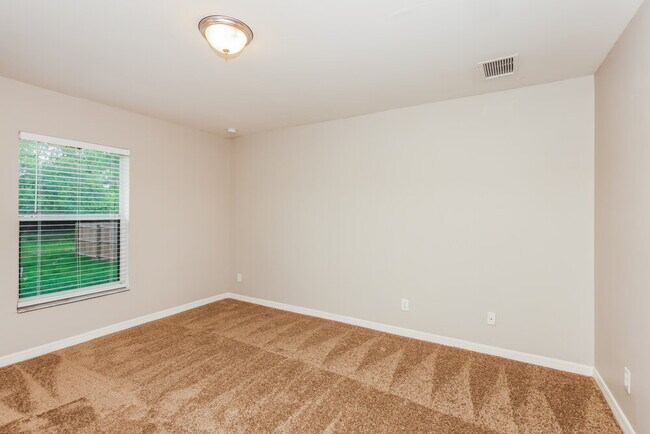 Building Photo - 2601 Darlene Pl