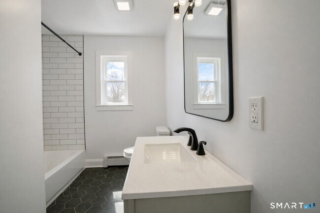 Building Photo - 17 Sherman Ave