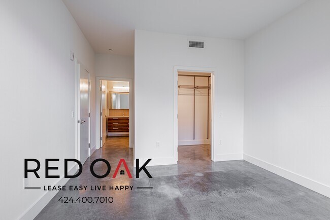 Building Photo - 5727 La Mirada Ave
