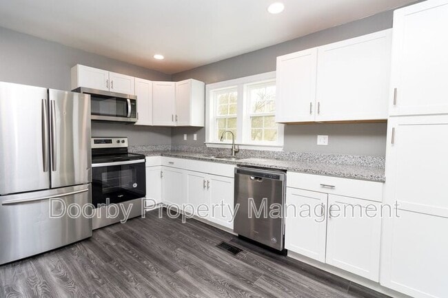 Building Photo - 2408 Cres Club Dr