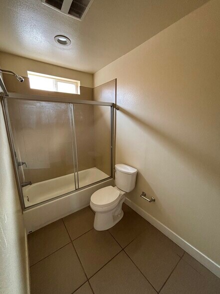 Building Photo - 7710 S Hoover St