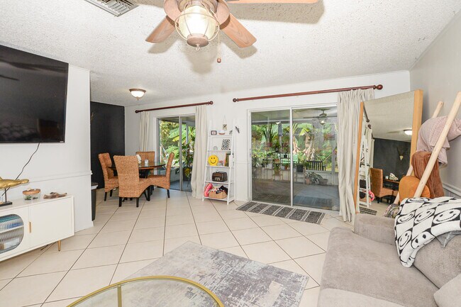 Building Photo - 2386 28th Ave SW