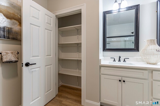 Building Photo - 7 Loomis Rd