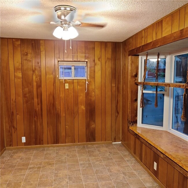 Building Photo - 1351 N Stephens Ave