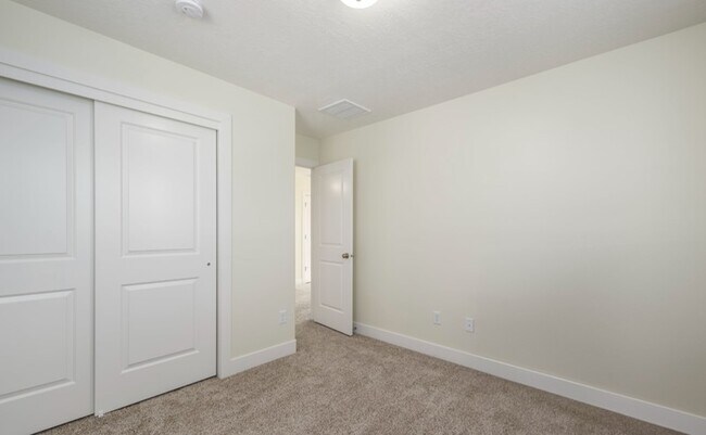 Building Photo - 3007 S 2600 W St