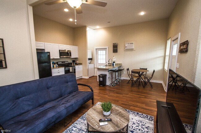 Building Photo - 121 Douglas Way St