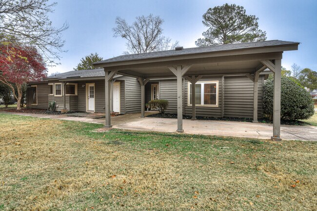 Building Photo - 4410 Goshen Lake Dr S