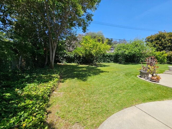 Building Photo - Exceptional Single-Story Home in Prime Upl...