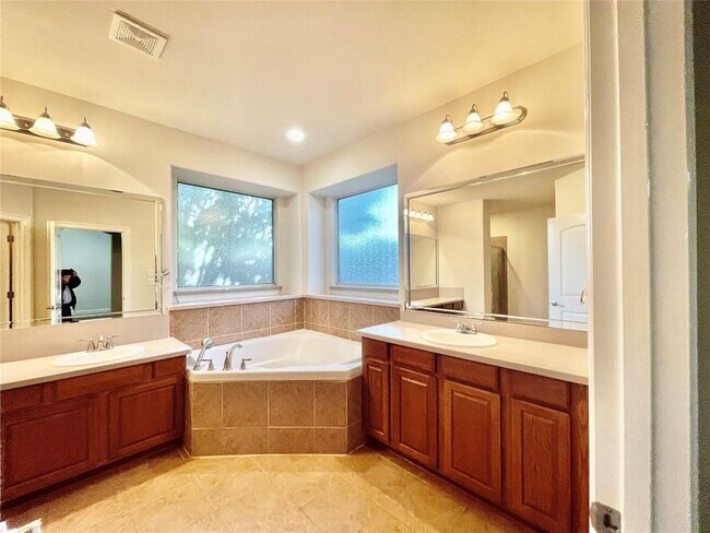 Building Photo - 811 Admiral Bay Ln