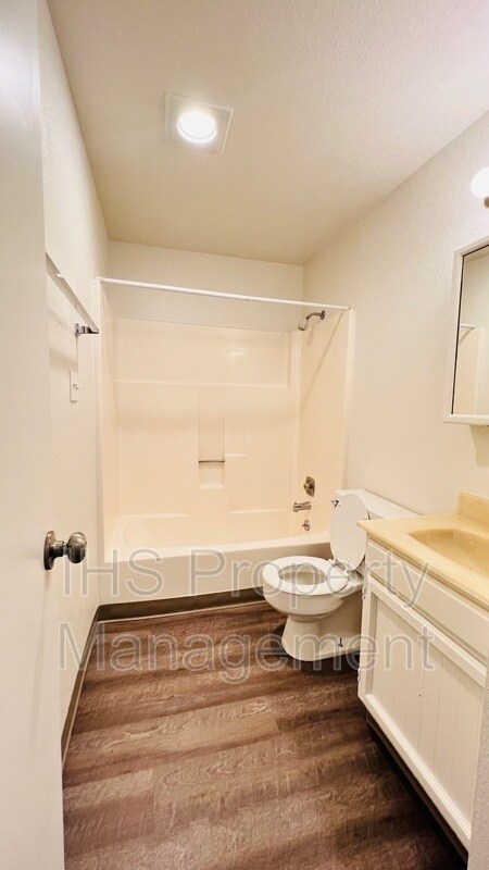 Building Photo - 409 Benham St