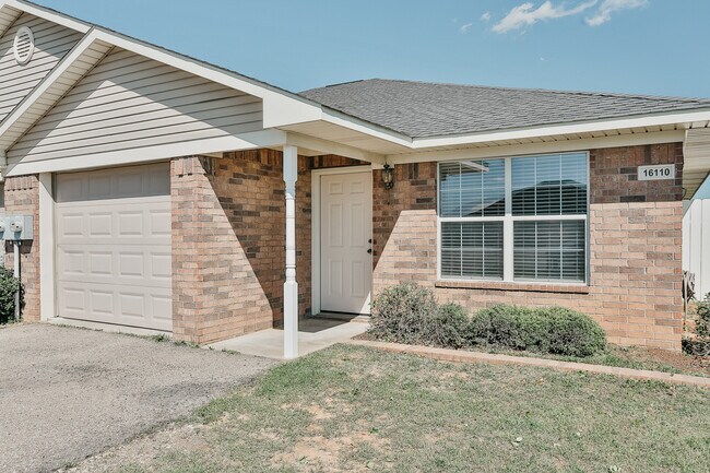 Building Photo - 16150/16152 Rolling Meadows Dr.