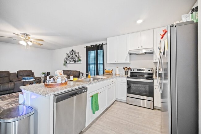 Building Photo - 5706 Elm Valley Dr