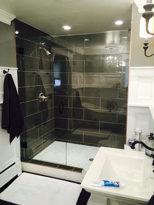 Building Photo - 583 Nile St