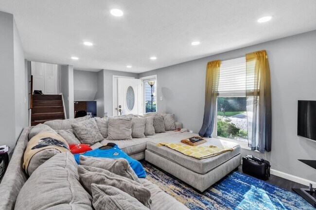 Building Photo - 15337 Edgehill Dr