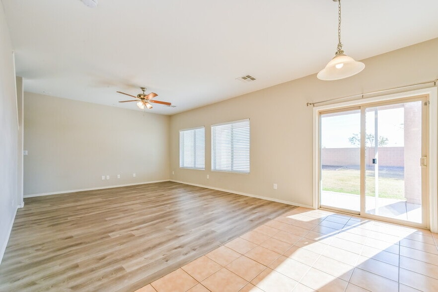 Building Photo - 28779 N Spur Dr