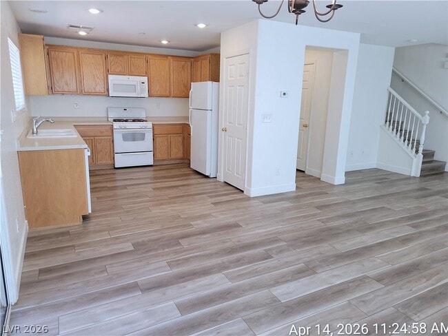 Building Photo - 661 Monument Point St