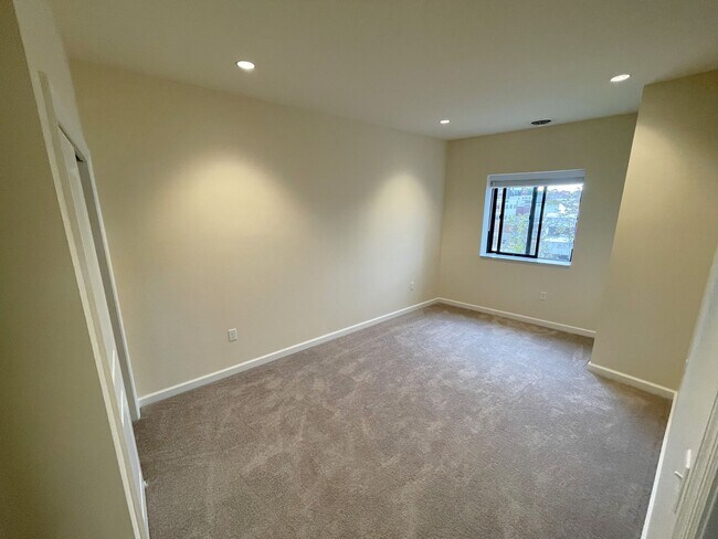 Building Photo - Luxurious 1-Bedroom Apartments in Downtown Schenectady!