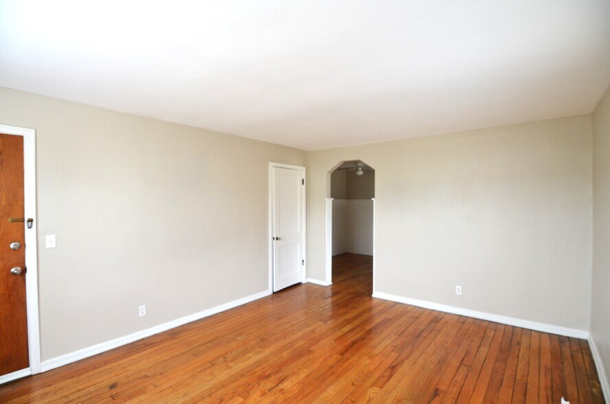 Building Photo - 2621 Park Ave