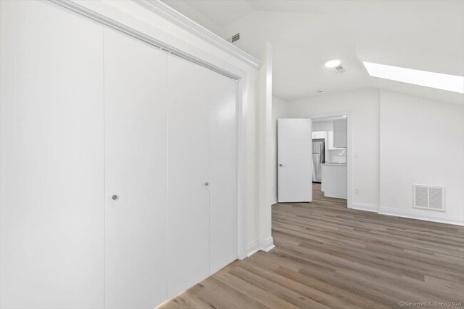 Building Photo - 972 State St