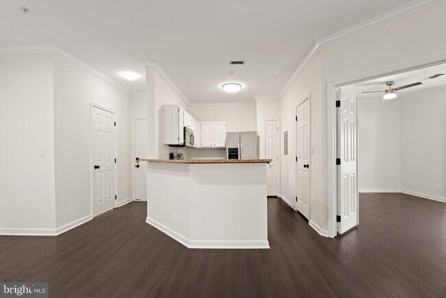 Building Photo - 1704 Lake Shore Crest Dr