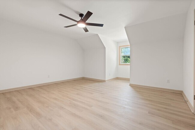 Building Photo - Lake Forest Golf Community